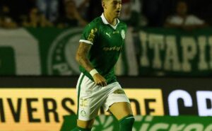 emiliano martínez arrancada elogios de joão martins após estreia com a camisa do palmeiras