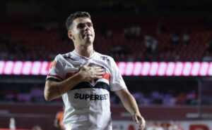 oscar é o jogador que mais participou de gols do são paulo em 2025 e apresenta números expressivos