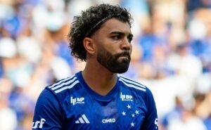 gabigol se posiciona no cruzeiro após grave lesão de joão marcelo no joelho direito