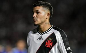 adson treina e aumenta expectativa para retorno aos gramados pelo vasco da gama