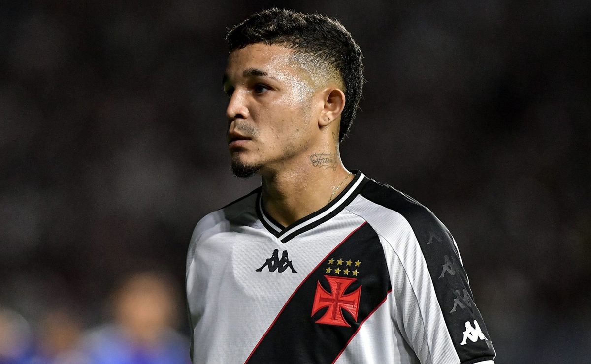 adson treina e aumenta expectativa para retorno aos gramados pelo vasco da gama