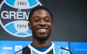 braithwaite toma decisão sobre azumu no grêmio e ajuda belga na adaptação