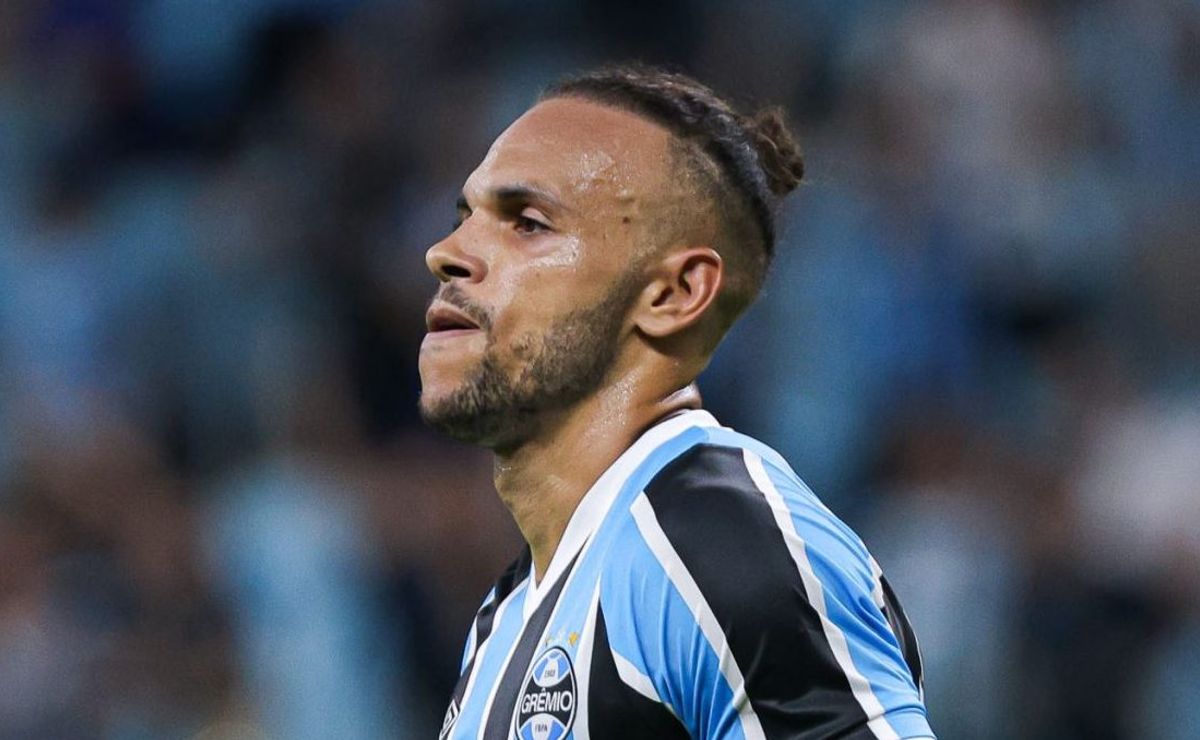 braithwaite é ovacionado em goleada do grêmio e surpreende com reclamação na tv: “foi muito ruim”