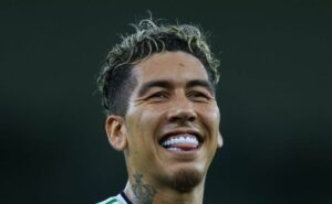 firmino não negocia com o palmeiras e pretende cumprir contrato no al ahli, revela jornalista