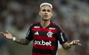 luiz araújo recebe veredito de filipe luís após não ser titular no flamengo: “injusto”