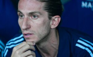 filipe luís vem a público e lamenta confusão em flamengo x botafogo: “É um jogo tenso”