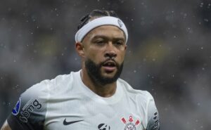 memphis depay atinge bônus no corinthians na libertadores e vai receber r$ 1,6 milhão