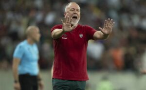 mano menezes critica situação do gramado do maracanã e revela preocupação com thiago silva