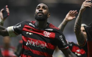 zenit insiste em gerson e oferece jogadores ao flamengo para complementar negócio