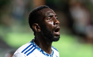 bolasie desabafa após américa mg x cruzeiro e pede desculpas: “longa temporada pela frente”