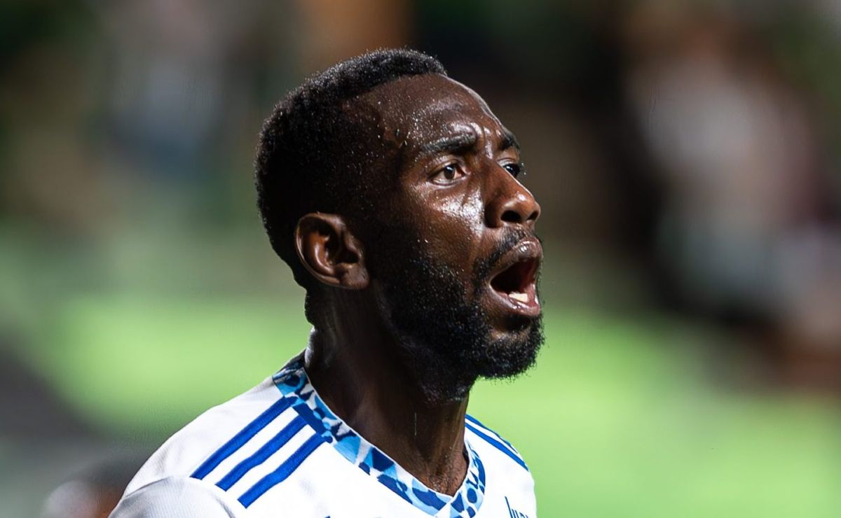 bolasie desabafa após américa mg x cruzeiro e pede desculpas: “longa temporada pela frente”