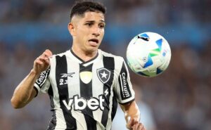 caçapa analisa importância de savarino no botafogo: “É um jogador muito inteligente”