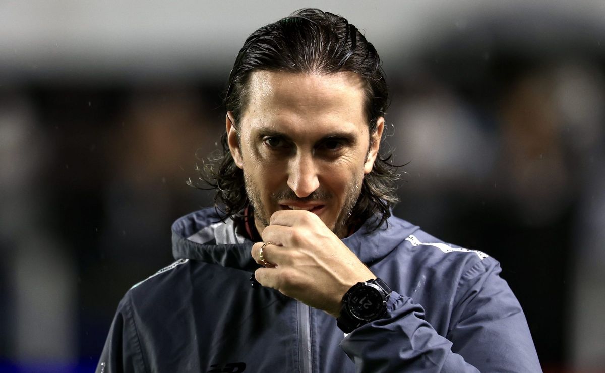 enzo díaz pode desfalcar o são paulo no paulista e preocupa zubeldía  