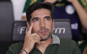 abel ferreira prepara escalação de palmeiras x corinthians sem nenhum centroavante