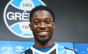 escalação do grêmio: quinteros aposta em lucas esteves e amuzu contra o são raimundo