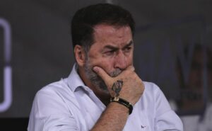 augusto melo é informado no corinthians sobre suspensão de dívida de r$ 43,2 milhões