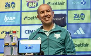 leonardo jardim destaca flamengo de filipe luís em coletiva: “nessa área que acredito”