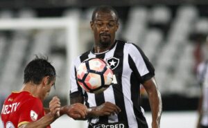 revelado pelo flamengo, ex volante declara torcida ao botafogo na decisão da supercopa do brasil