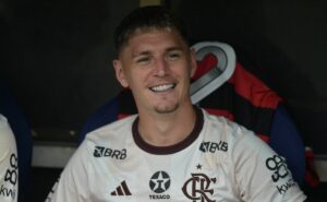 filipe luís atravessa renovação de varela no flamengo e toma decisão sobre lateral do mengão
