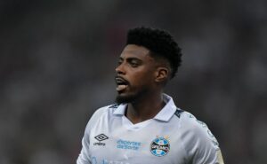 jemerson dá declaração honesta sobre esquema tático de quinteros ”vem sendo bem feito”