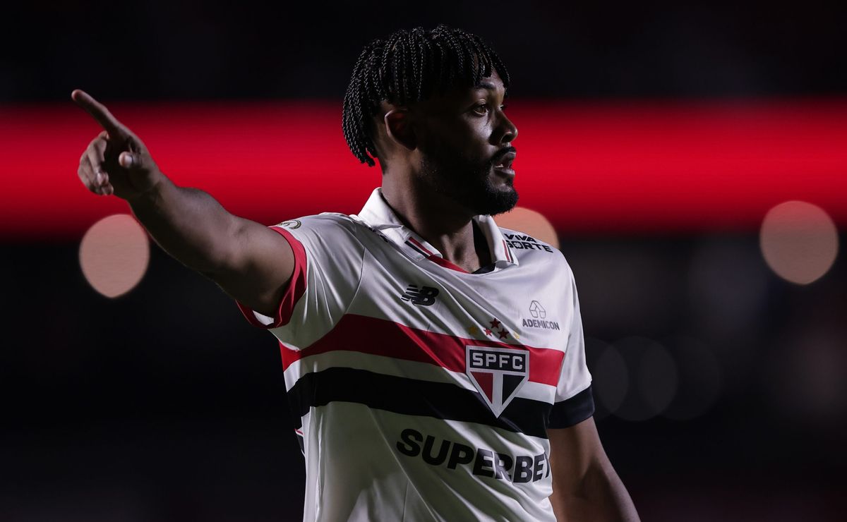 sabino recebeu contatos da rússia para sair do são paulo, mas sem proposta oficial, zagueiro fica 
