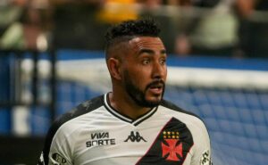 torcedores do vasco detonam atuação de payet e coutinho contra o flamengo