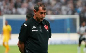 escalação do vasco: carille é surpreendido e pode ter baixa de última hora para encarar fluminense