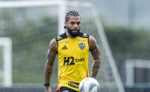 otávio contratado pelo fluminense esquenta e acerto com o atlético mg fica perto de ser fechado