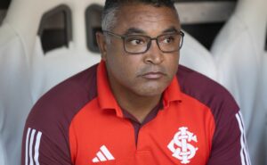 roger machado recebe elogios pela vitória e críticas por problema recorrente do internacional