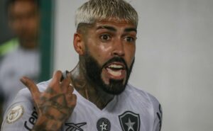 barboza vem a público e faz alerta no botafogo sobre o maracanã: “campo muito duro”