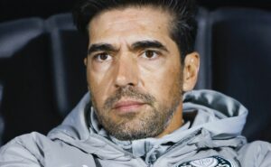 abel ferreira cita botafogo em coletiva no palmeiras e rebate polêmica: “sou a favor”