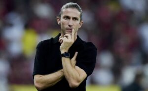 filipe luís ganha destaque em jornal espanhol após atitude corajosa no flamengo: “se deu ao luxo…”