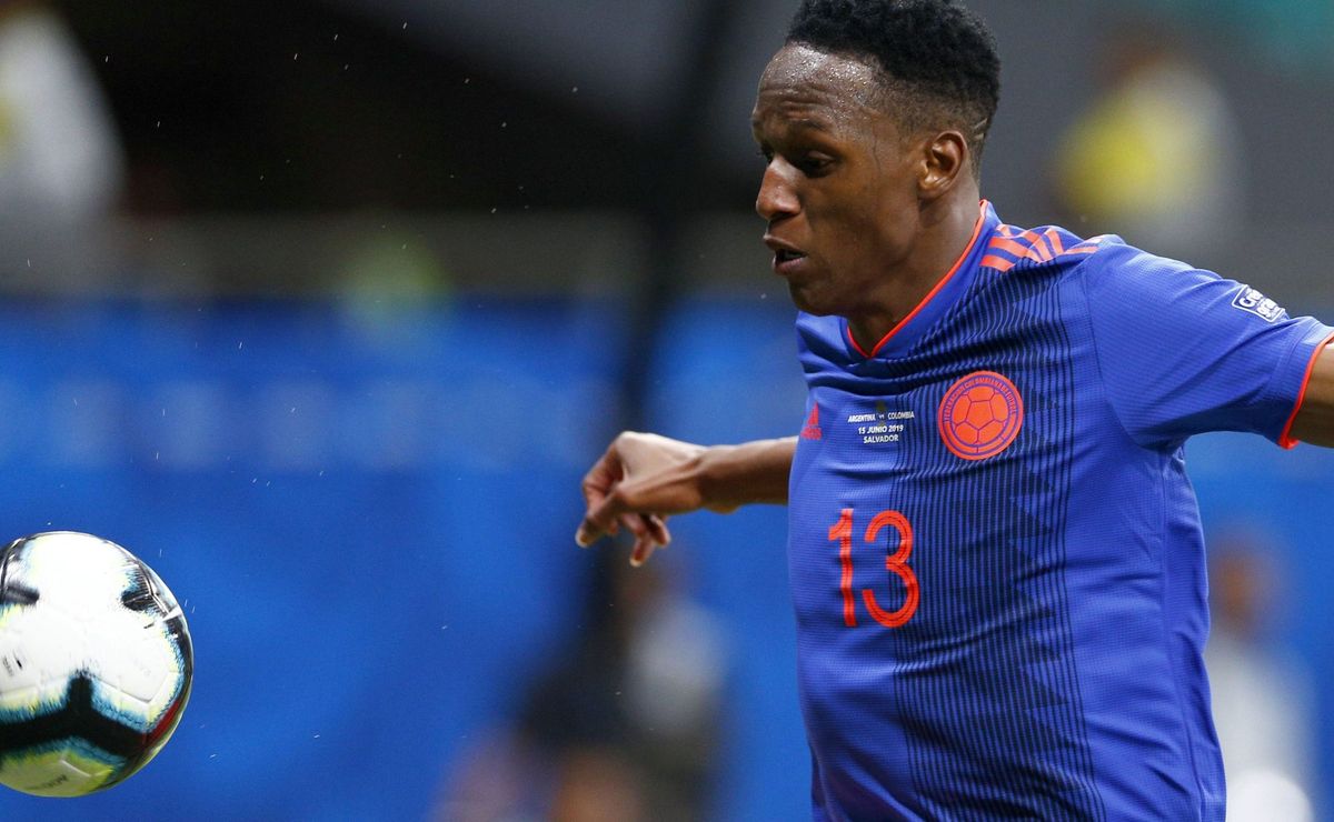 atlético mg não para em yerry mina e negocia a chegada de outro zagueiro