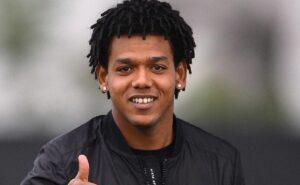 volta de romarinho ao corinthians após rescisão na arábia saudita é avaliada no corinthians, mas não empolga 