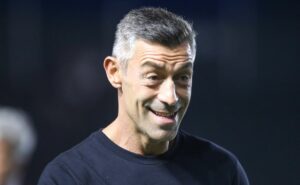 santos conta com ajuda da globo para fechar contratação pedida por pedro caixinha