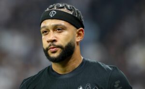 memphis depay abre o jogo sobre enfrentar o santos e reconhece clássico duro: “foi difícil”