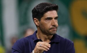 abel ferreira vê flaco lopez se tornar alvo de crítica no palmeiras mesmo após vitória no estadual