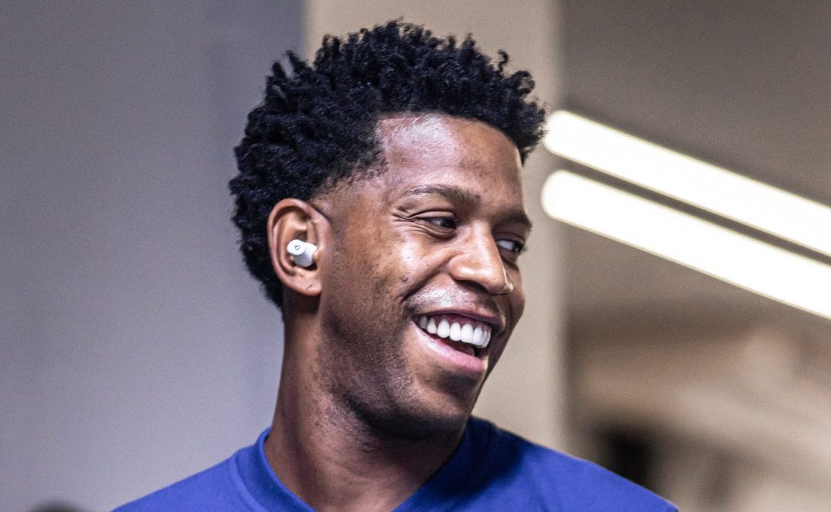 pedro caixinha toma decisão sobre gil no santos que pode afetar diretamente futuro de neymar