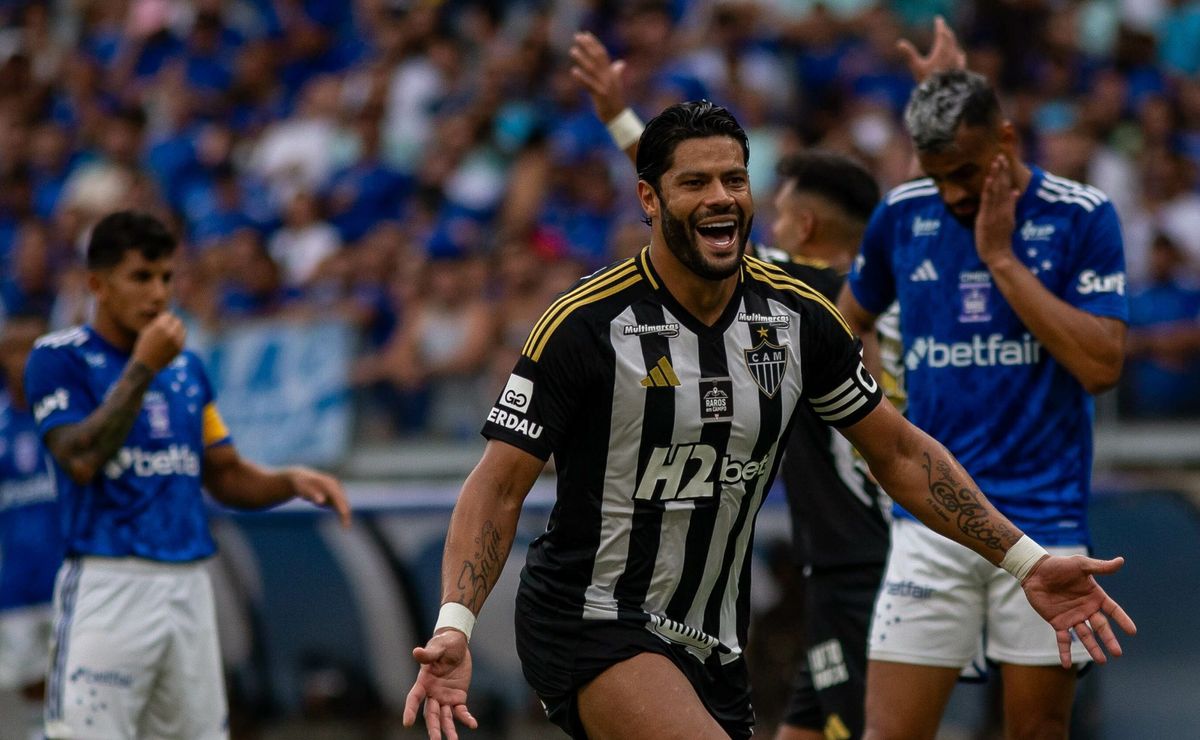 atlético mg bate cruzeiro, hulk marca dois e gabigol é expulso