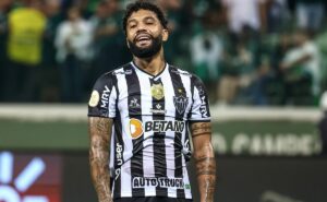 contratação de otávio empolga no fluminense e jogador do atlético mg supera volantes de mano em números