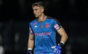 discussão entre léo jardim e vegetti em flamengo x vasco tem situação exposta pelo goleiro