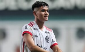 alcaraz com reviravolta em negócio e retorno ao flamengo é possível, mas diretoria confia em venda 