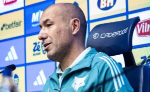 leonardo jardim mal chega ao cruzeiro e faz alerta sobre atual fase de cássio: “dar confiança”