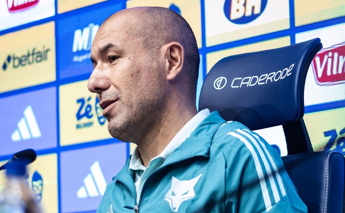 leonardo jardim mal chega ao cruzeiro e faz alerta sobre atual fase de cássio: “dar confiança”