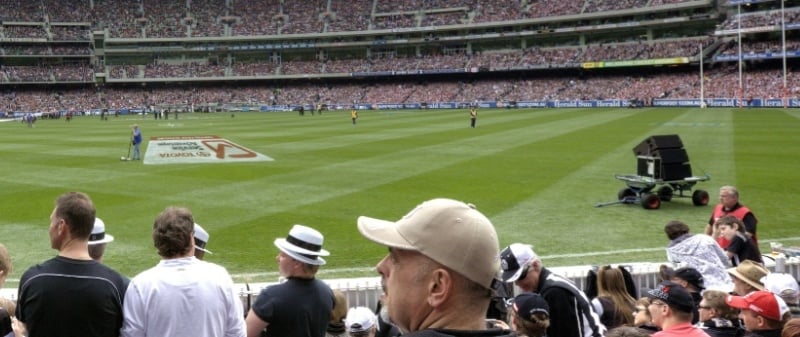 acma warns foxtel for breaching gambling ad rules