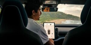 com rayssa leal, sophia medina e miguel pupo, volvo busca popularizar carro elétrico no brasil