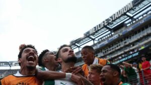 paralisação de jogos na copa do mundo de clubes gera críticas e silêncio da fifa