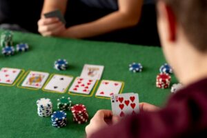 fold poker: estratégia para jogadores inteligentes