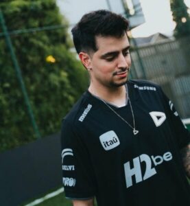 equipe de esports loud lança novo uniforme com marca da operadora patrocinadora máster