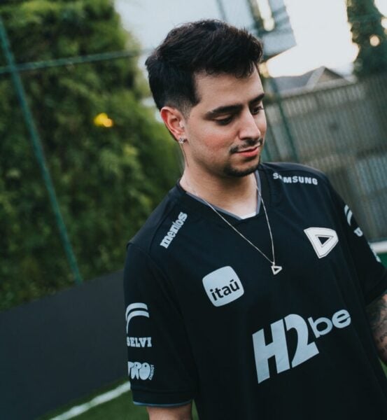 equipe de esports loud lança novo uniforme com marca da operadora patrocinadora máster